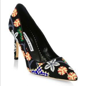 MANOLO BLAHNIK embroider pointy toe pumps